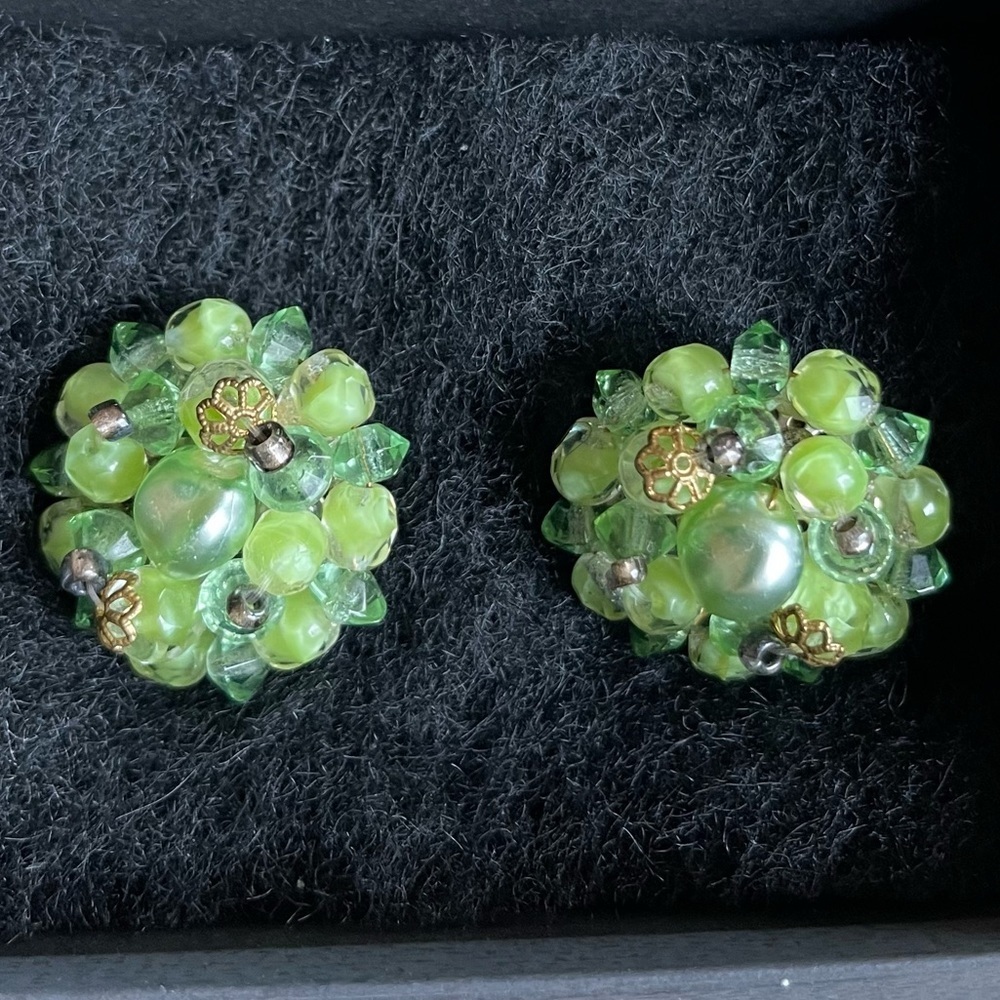 Vintage Germany Green Cluster Beaded Clip‎ on Earing